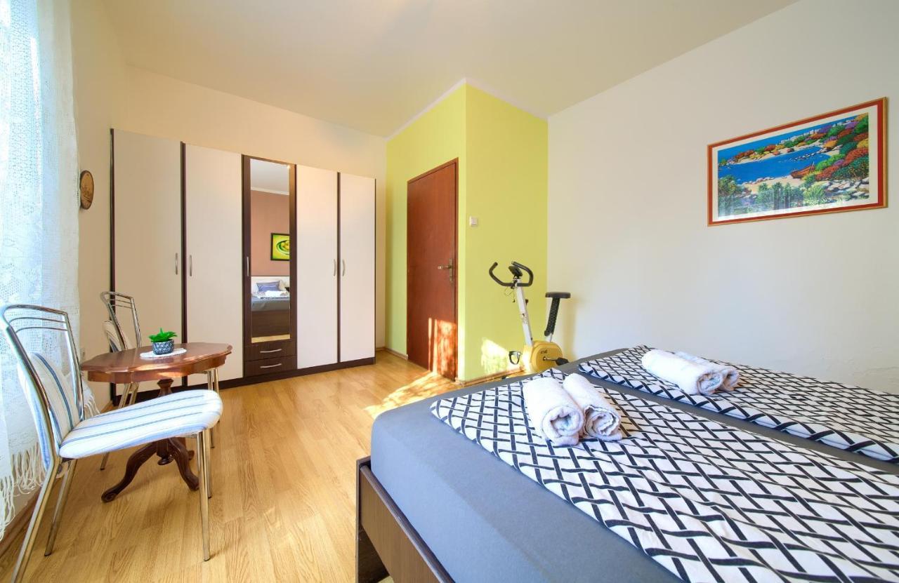 Apartments Petra Krk Town Exterior photo