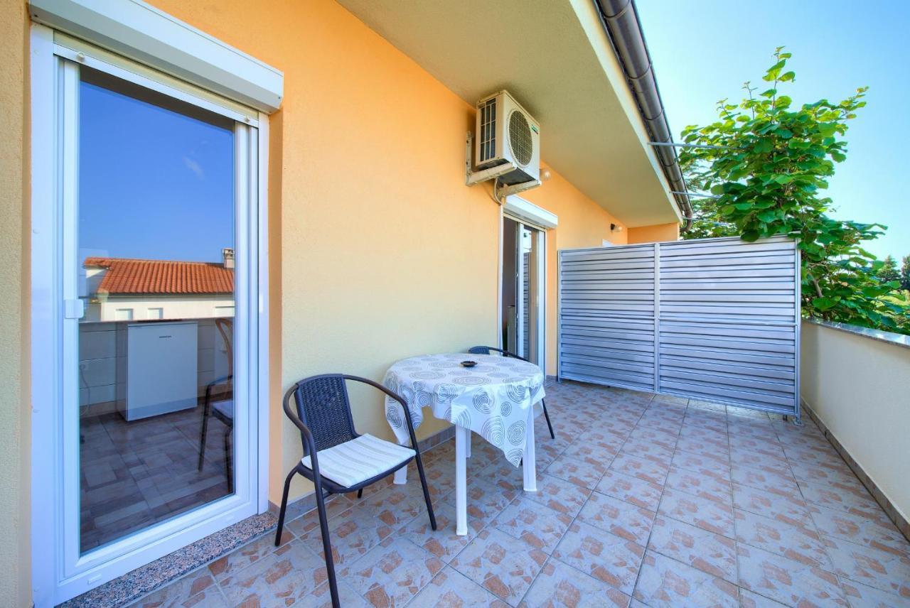 Apartments Petra Krk Town Exterior photo